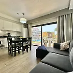 Pool Views Terrace Apartment Los Cristianos (Tenerife)