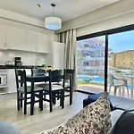 아파트 Pool Views Terrace